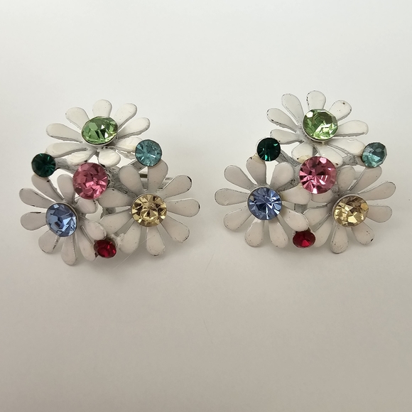 Vintage Jewelry - Vintage White Enamel Daisies Flower Colorful Rhinestones clip on earrings